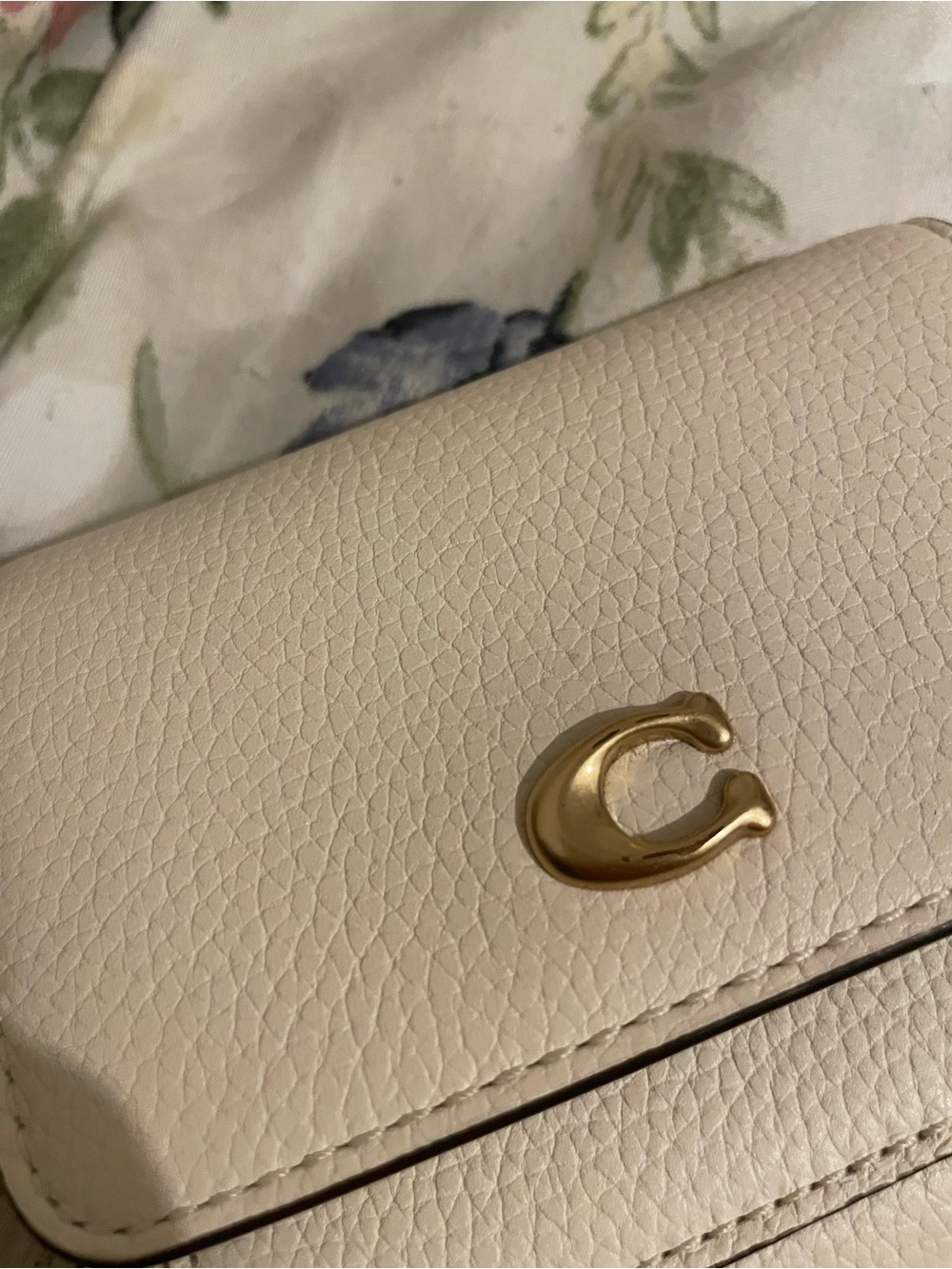 Coach Leather compact wallet in Chalk with Gold 'C' - Picture 3 of 13
